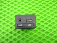 USB зарядное устройство Kia Sorento (2009-2013) — фото 1