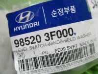 Датчик уровня в бачок омывателя на Hyundai Santa Fe DM — фото 4