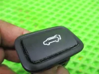 Кнопка закрывания багажника на Hyundai Tucson NX4 — фото 2