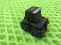 Кнопка стеклоподъемника на Geely Monjaro KX11 — фото 4