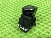 Кнопка фиксатора стояночного тормоза на Geely Monjaro KX11 — фото 3