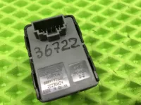 Кнопка стеклоподъемника на Geely Monjaro KX11 — фото 8