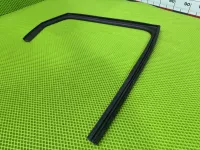 Уплотнитель стекла двери задней правой на Hyundai Tucson NX4 — фото 3