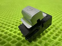 Кнопка люка на Hyundai Tucson NX4 — фото 4