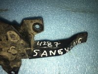 Замок капота на SsangYong Actyon — фото 2