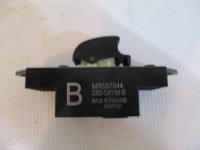 Кнопка стеклоподъемника на Mitsubishi ASX — фото 3