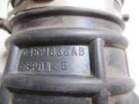 Патрубок воздушного фильтра на Chrysler 300C — фото 3