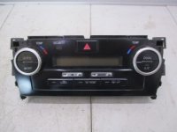 Блок управления климатической установкой на Toyota Camry XV50 — фото 1