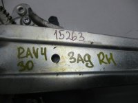 Стеклоподъемник электрический задний правый на Toyota RAV4 XA30 — фото 5