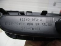 Кнопка стеклоподъемника на Nissan Qashqai J11 — фото 5