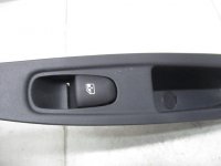 Кнопка стеклоподъемника на Nissan Qashqai J11 — фото 1