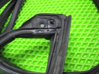Уплотнитель двери на Toyota RAV4 XA40 — фото 3