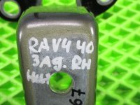 Петля двери задней правой нижняя на Toyota RAV4 XA40 — фото 4