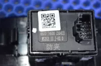 Кнопка стеклоподъемника на Geely Emgrand SS11 — фото 6