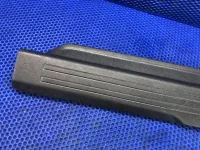 Накладка порога передняя правая на Mitsubishi Pajero Sport — фото 2