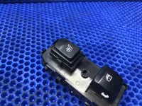 Кнопка стеклоподъемника на Hyundai Tucson NX4 — фото 3