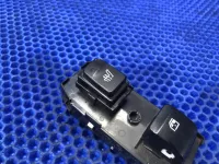 Кнопка стеклоподъемника на Hyundai Tucson NX4 — фото 2