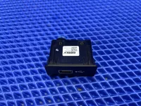 USB зарядное устройство на Geely Atlas Pro NL-3 — фото 3