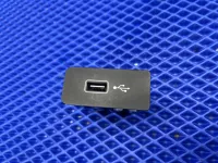USB зарядное устройство на Geely Atlas Pro NL-3 — фото 2