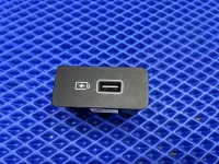 USB зарядное устройство на Geely Atlas Pro NL-3 — фото 2