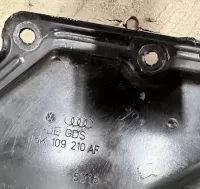 Крышка двигателя на Audi A3 8V — фото 3