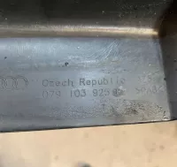 Крышка двигателя на Audi A8 D4 — фото 4