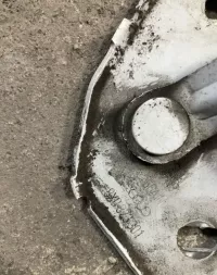 Петля капота на Audi A1 8X — фото 5
