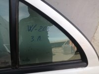 Стекло двери задней левой форточка на Mercedes-Benz C-Class W203 — фото 1