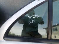Стекло двери задней правой форточка на Mercedes-Benz C-Class W203 — фото 1