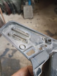 Кронштейн форсунки омывателя фары правый на Skoda Rapid 2 — фото 4