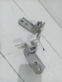 Петля двери передней левой верхняя на Suzuki Grand Vitara — фото 1