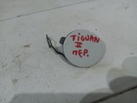 Заглушка буксировочного крюка на Volkswagen Tiguan — фото 1