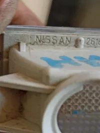 Повторитель на крыло белый на Nissan March K12 — фото 2