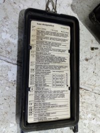 Блок предохранителей на Mercedes-Benz E-Class W124 — фото 6