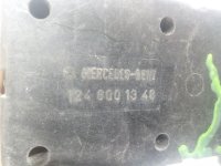 Вакуумное устройство системы центрального замка на Mercedes-Benz E-Class W124 — фото 3