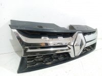 Решетка радиатора на Renault Duster — фото 2