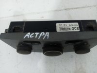 Блок управления климатической установкой на Opel Astra H — фото 3