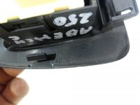 Кнопка стеклоподъемника на Toyota Avensis T250 — фото 3