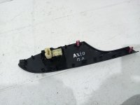 Кнопка стеклоподъемника на Toyota Corolla E150 — фото 4