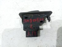 Кнопка стеклоподъемника на Mitsubishi Pajero V30/V40 — фото 4