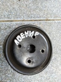 Шкив водяного насоса на Nissan Avenir — фото 1