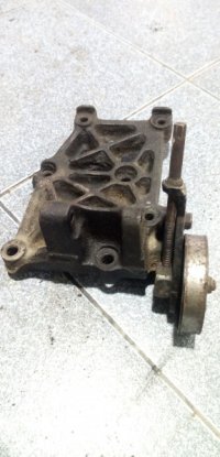 Кронштейн ролика на Nissan Almera N15 — фото 2