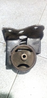 Опора КПП на Nissan Almera N16 — фото 1