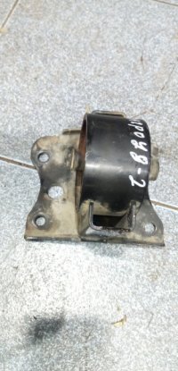Опора двигателя на Nissan Wingroad Y11 — фото 1