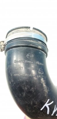 Патрубок воздушного фильтра на SsangYong Kyron D100 — фото 3