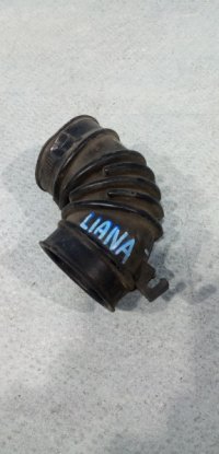 Патрубок воздушного фильтра на Suzuki Liana — фото 2