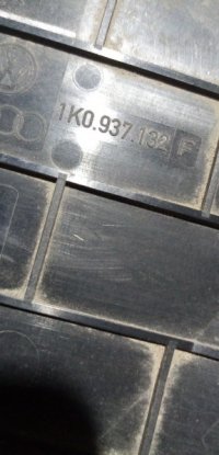 Крышка блока предохранителей на Skoda Octavia A5 — фото 3