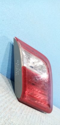 Фонарь задний внутренний левый на Toyota Camry XV40 — фото 3