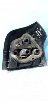 Фонарь задний левый на Toyota Allex E120 — фото 2