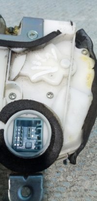 Замок двери задней левой на Honda Accord CP — фото 3